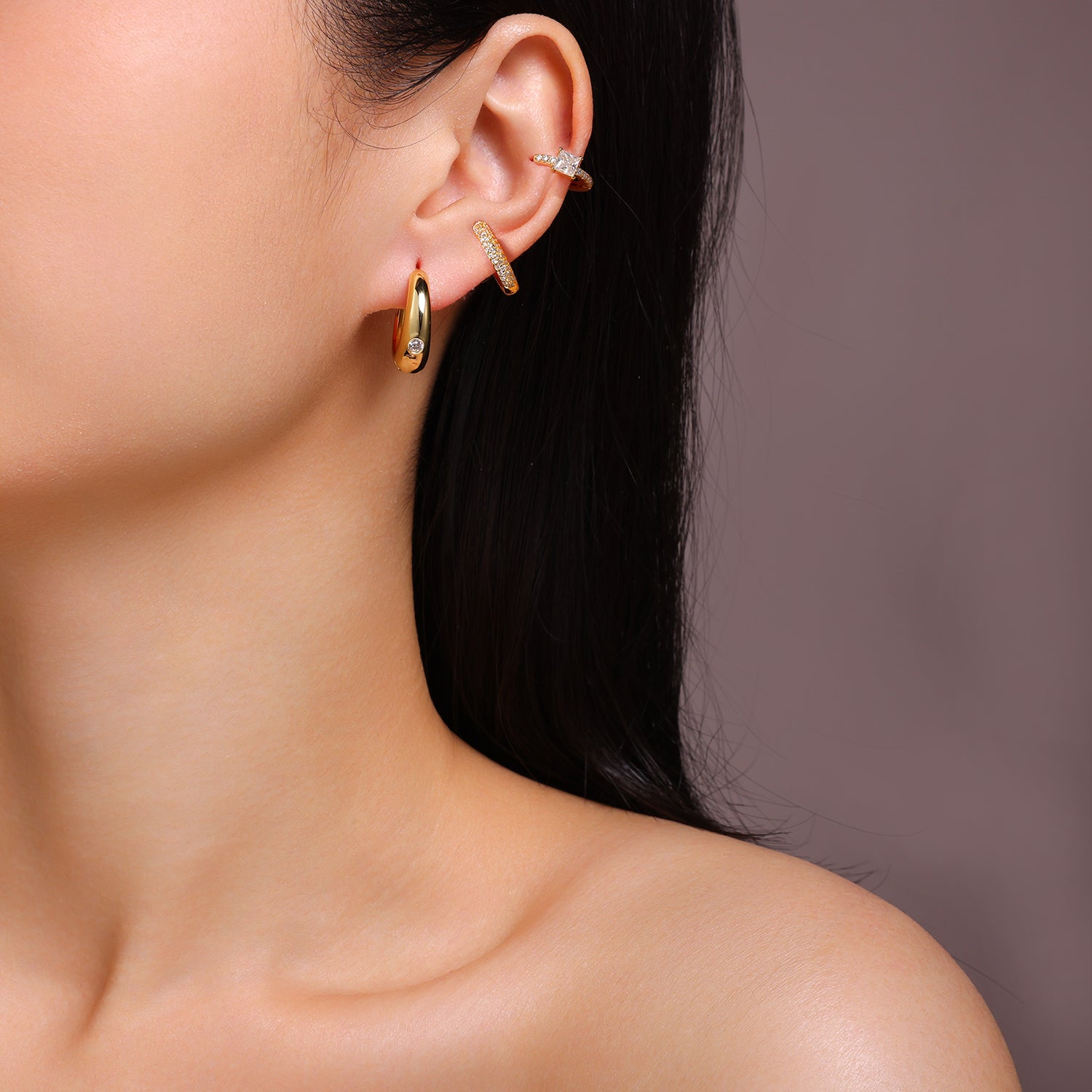 A Luxurious And Fashionable Minimalist Jewelry Earring Set Featuring Top-quality Moissanite Stones, Made Of S925 Silver Electroplated With Gold.