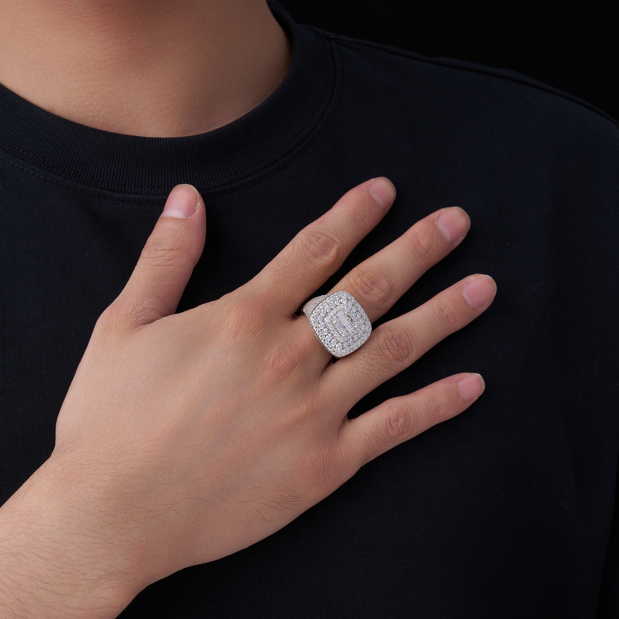 Engraved With Top-quality Moissanite, This Luxurious And Fashionable Minimalist Jewelry Set Features Exquisite Silver Accessories For Men. Made Of S925 Silver With Electroplated Platinum.