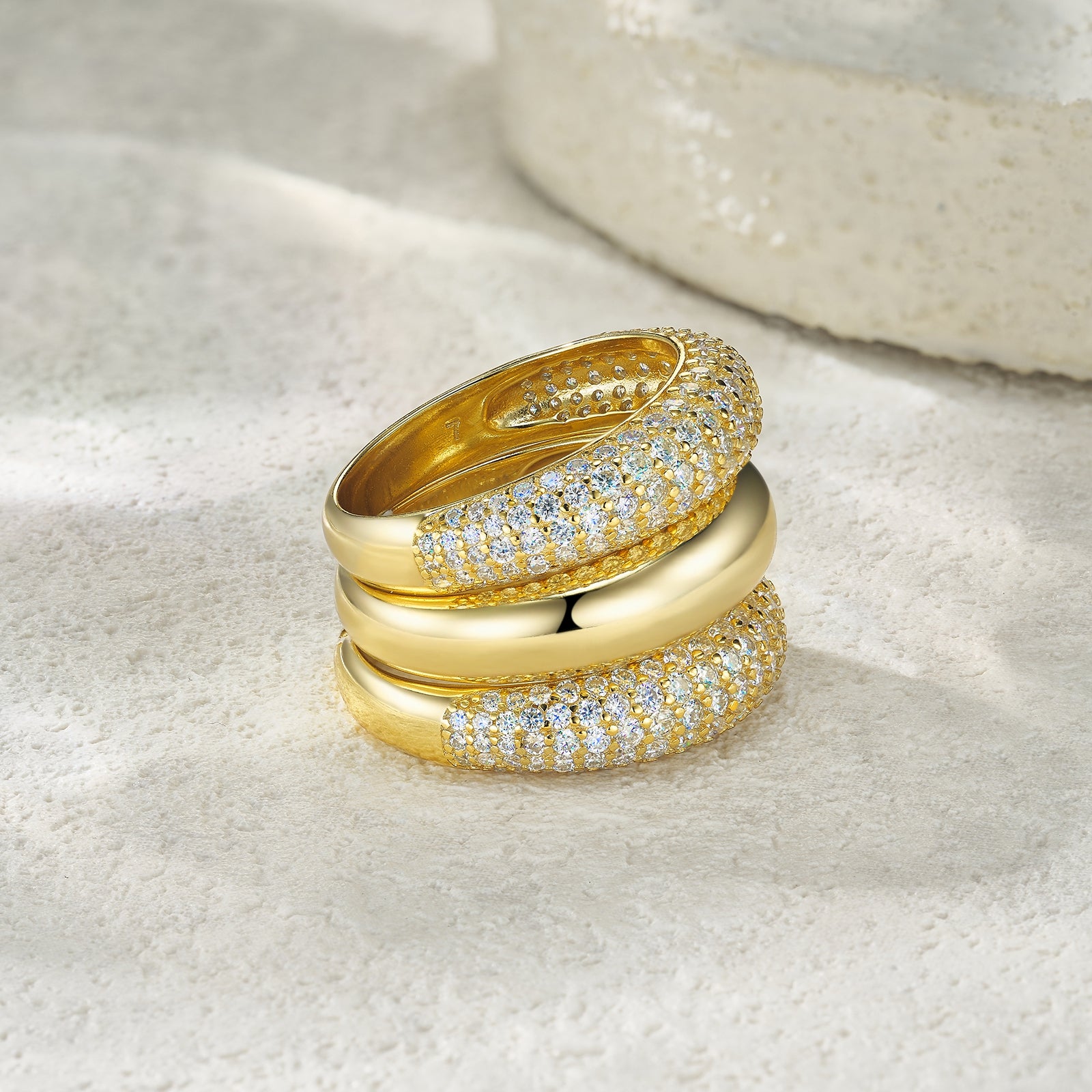 Engraved With Top-quality Moissanite, This Luxurious And Fashionable Minimalist Jewelry Set Features Silver Pieces Electroplated With Gold.